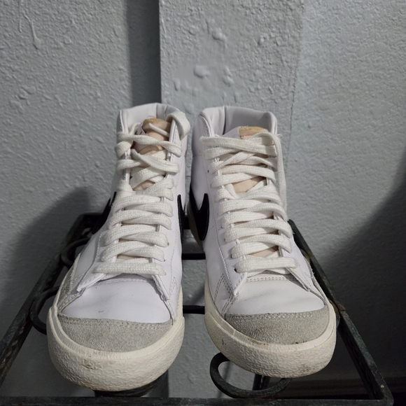Women's Blazer Mid '77 Sneakers - Picture 2 of 6